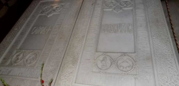 Mormântul Reginei Elisabeta şi a Regelui Carol l de la Mănăstirea Curtea de Argeş FOTO Mircea Merticariu