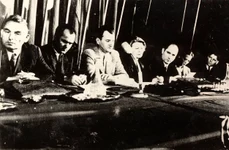 Lucreţiu Pătrăşcanu, alătrui de Ana Pauker, la Conferinţa Naţională a PCR din octombrie 1945 (© „Fototeca online a comunismului românesc”, cota: 2/945