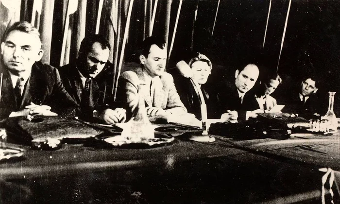 Lucreţiu Pătrăşcanu, alătrui de Ana Pauker, la Conferinţa Naţională a PCR din octombrie 1945 (© „Fototeca online a comunismului românesc”, cota: 2/945