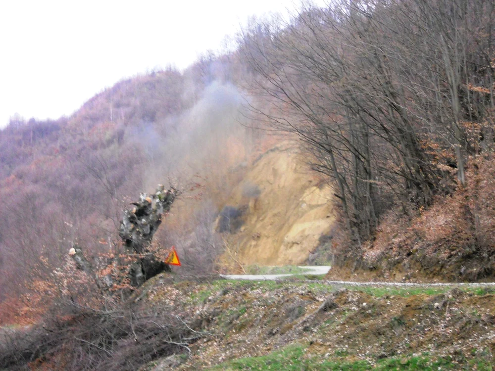 În intervenţia de sâmbătă s-au folosit 21,6 kilograme de TNT FOTO: Adevărul