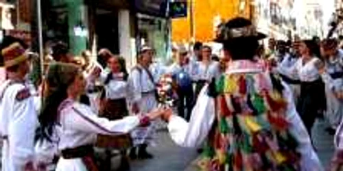 Ansamblul Busuiocul va susține o serie de spectacole în Sicilia