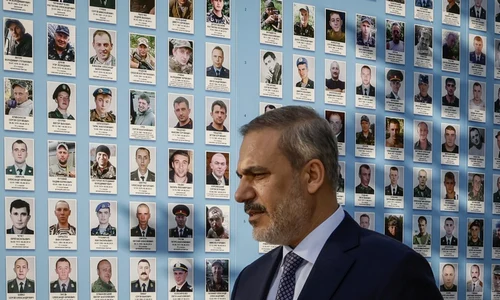 Hakan Fidan in vizita la Kiev FOTO EPA EFE jpg
