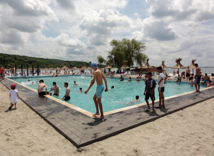 Piscinele de la Plaja Olt, în sfârşit deschise FOTO: Adevărul