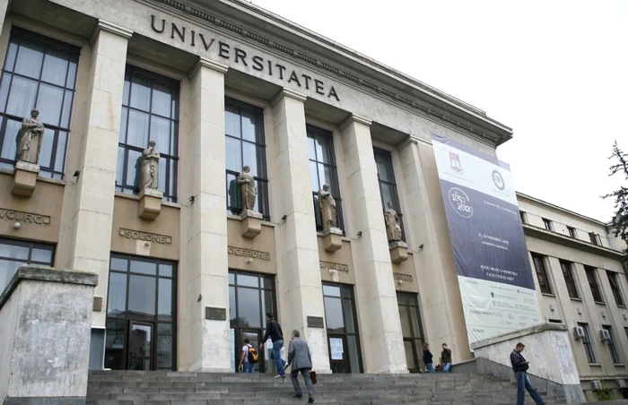 Universitatea din Bucureşti s-a clasat la disciplinele Chimie, 
Comunicare şi Studii media şi Lingvistică, domenii în care 
universităţile româneşti nu s-au clasificat deloc în 2014    FOTO: Arhiva Adevărul