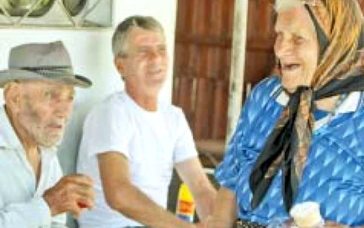 Veteranul şi baba, un film de comedie pentru silişteni