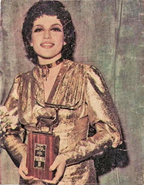 1971. A fost premiată pentru piesa ”Inimă nu fi de piatră!”