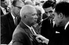 Povestea fotografiei „dezbaterii din bucătărie” dintre Richard Nixon şi Nikita Hruşciov jpeg
