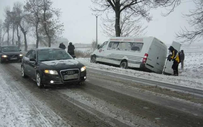 Microbuzul a derapat din cauza vitezei foto: Adevărul