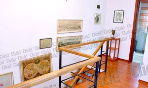 La etaj, sunt două băi  şi trei dormitoare jpeg