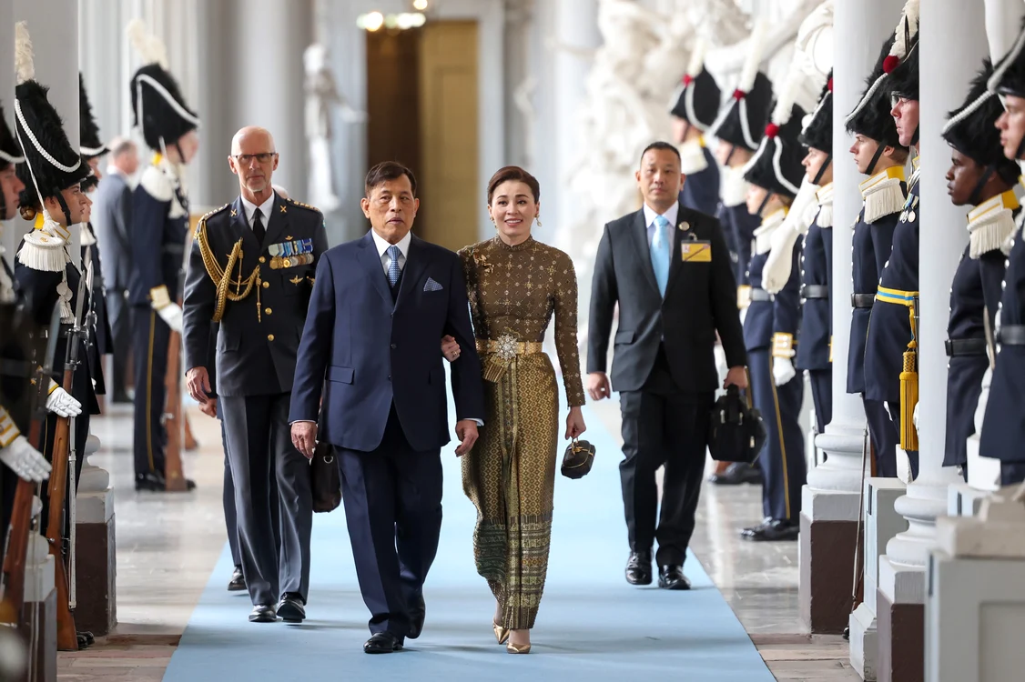 Regele Rama X al Thailandei și Regina Suthida GettyImages 2273821465 jpg