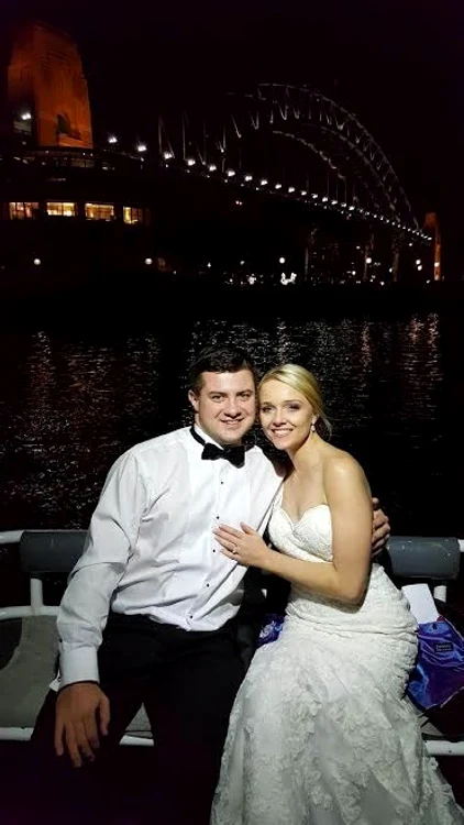 Mirii au mai făcut fotografii şi lângă podul emblematic din Sydney, după lăsarea întunericului