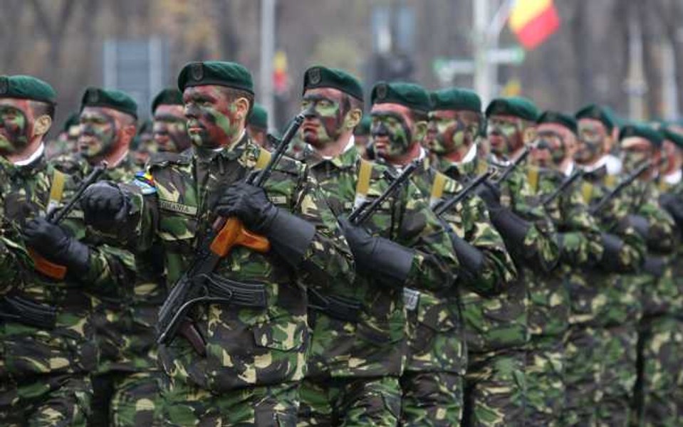 Armată obligatorie sau voluntariat? Răspunsul unui reputat general român la întrebarea care dă frisoane