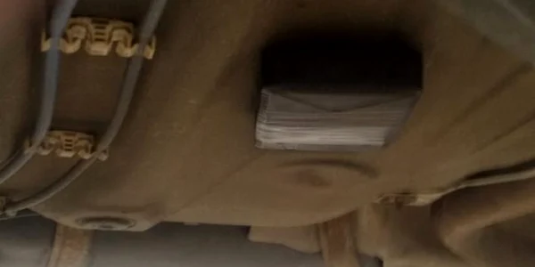 GPS instalat de o persoană necunoscută sub o maşină din Vâlcea descoperit de mecanicul unui service auto Foto Adevărul