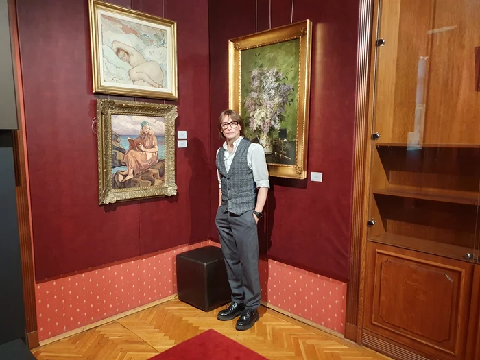 Marius Manole la o expoziție de artă