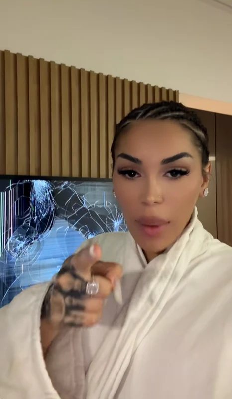 Alișorii a spart TV-ul în timpul unui live. Foto: TikTok
