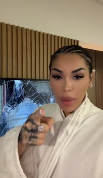 Alișorii a spart TV-ul în timpul unui live. Foto: TikTok