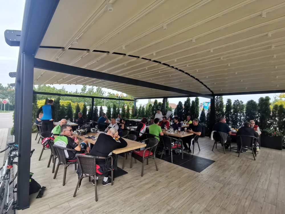 Terasa restaurantului de la Srpski Itebej FOTO Ștefan Both