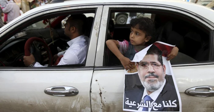 Miercuri, forţele de ordine au desfiinţat două grupuri de protestatari ai Frăţiei Musulmane, care cereau readucerea la putere a lui Mohammed Morsi FOTO Reuters