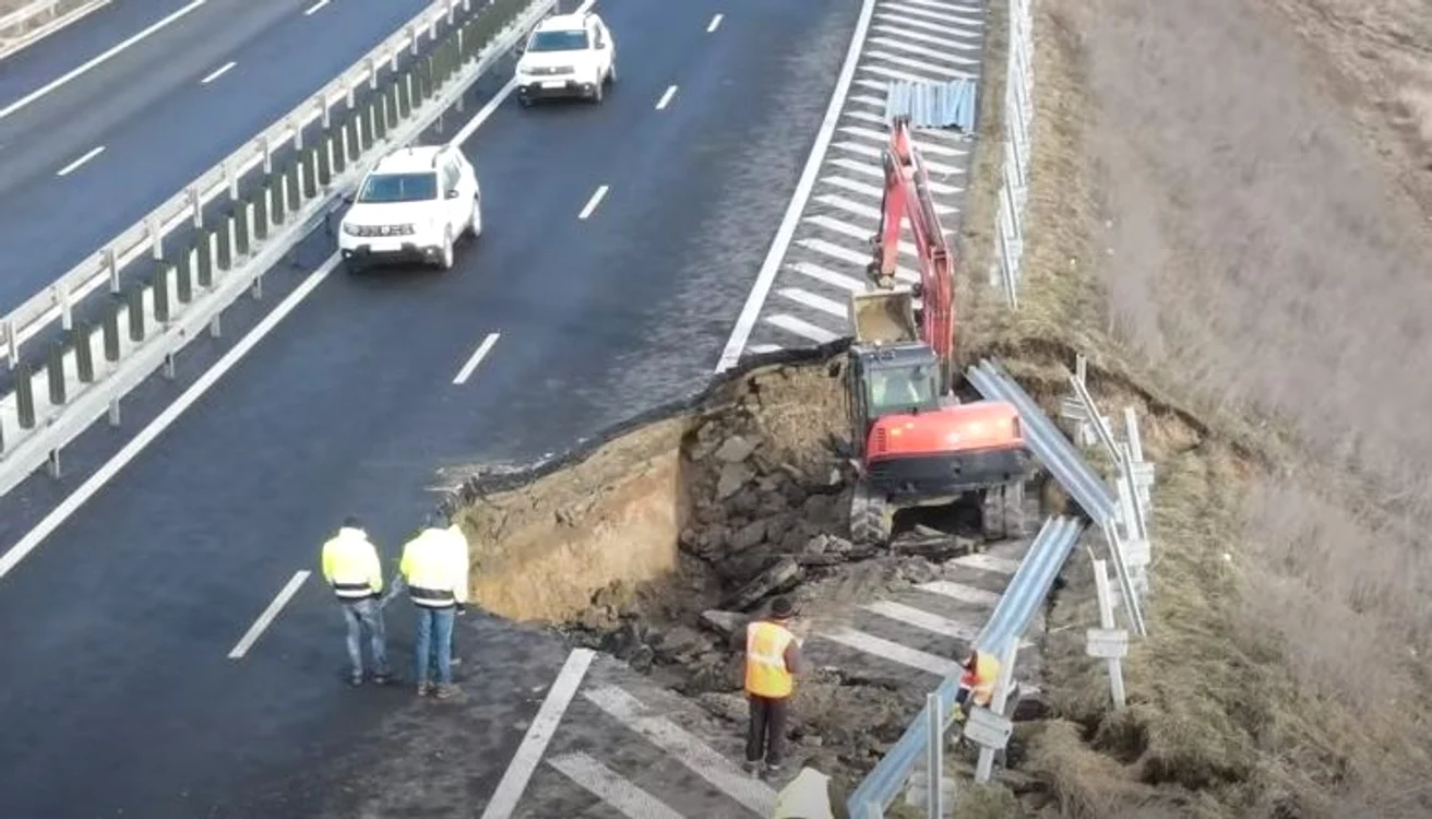 Locul unde s-a produs alunecarea de teren FOTO captură Youtube