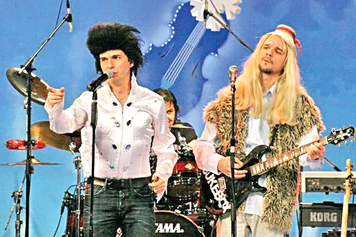 Alex Vasilescu făcea atmosferă la “Cronica Cârcotaşilor” cu trupa Jukebox