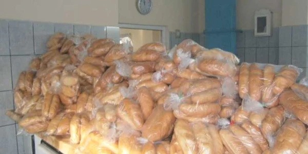 Aceasta este pâinea care trebuie pregătită pentru cârnăciori