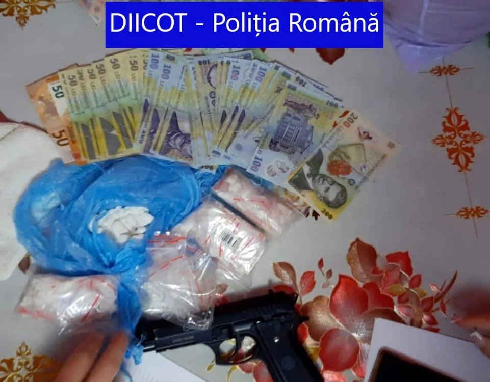 Drogurile găsite la locuinţa bărbatului FOTO DIICOT Galaţi