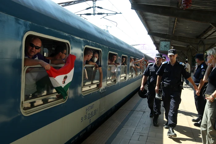
    Trenurile care merg din România spre Ungaria au traseul deviat, începând de azi  