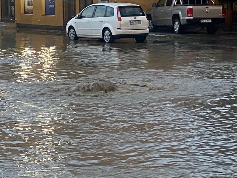 INHGA: Cod galben de inundaţii pe râuri din cinci judeţe, până duminică la miezul nopţii