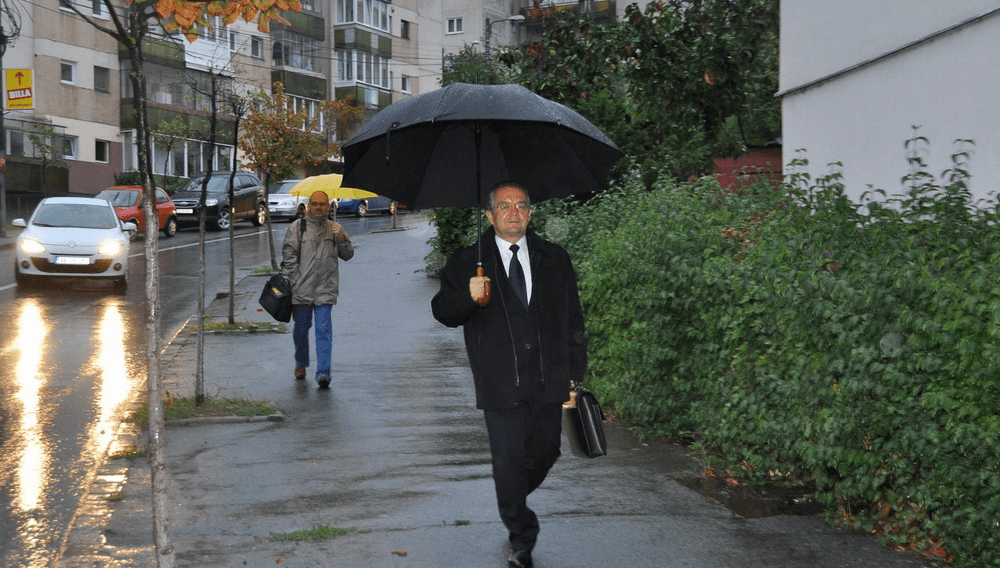 Provocarea lui Emil Boc: o lună fără mașină. „Eliminați risipa”