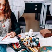 stangaci arta pictura desen scriere mana stanga foto shutterstock