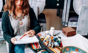 stangaci arta pictura desen scriere mana stanga foto shutterstock