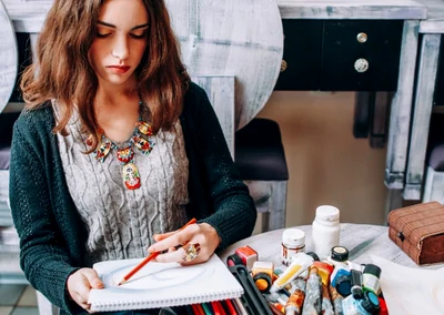 stangaci arta pictura desen scriere mana stanga foto shutterstock
