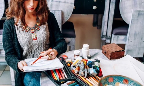 stangaci arta pictura desen scriere mana stanga foto shutterstock