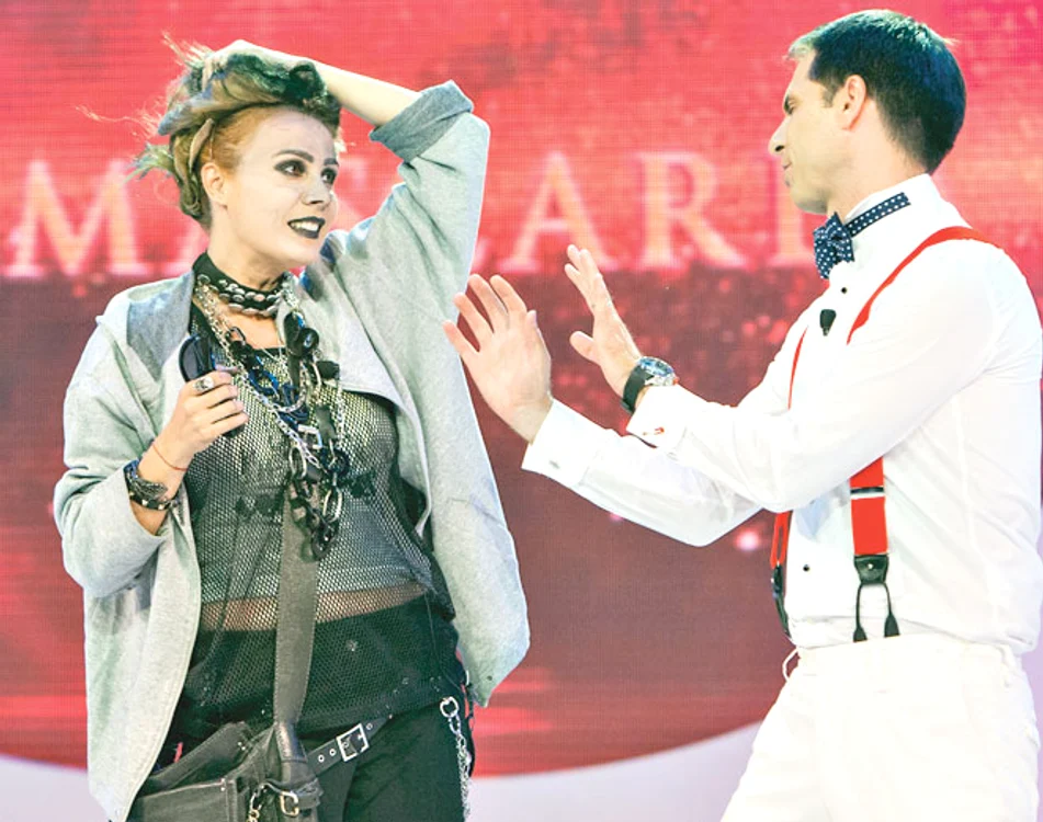 Vedeta s-a deghizat într-o puştoaică Emo (FOTOGRAFII: ANTENA 1)