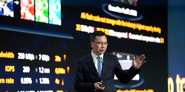 Yang Chaobin membru al consiliului de administrație al Huawei și Președinte al diviziei Produse și Soluții ICT jpg