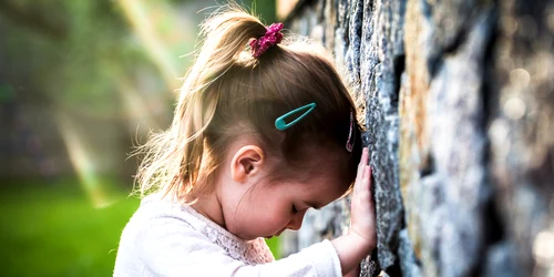 10 semne ale abuzului emotional la copii  Sursa imagine shutterstock 427646266 jpg