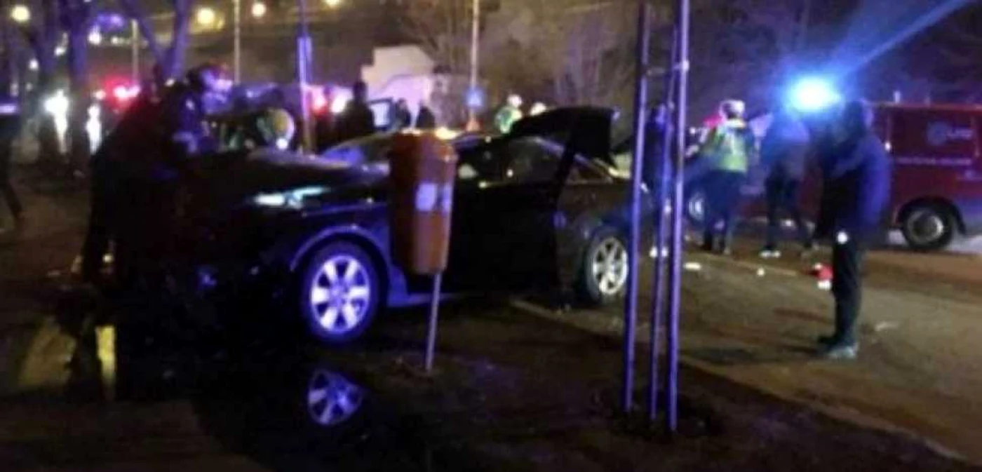 Maşina furată a suferit avarii seriose în urma coliziunii Foto: GSDG