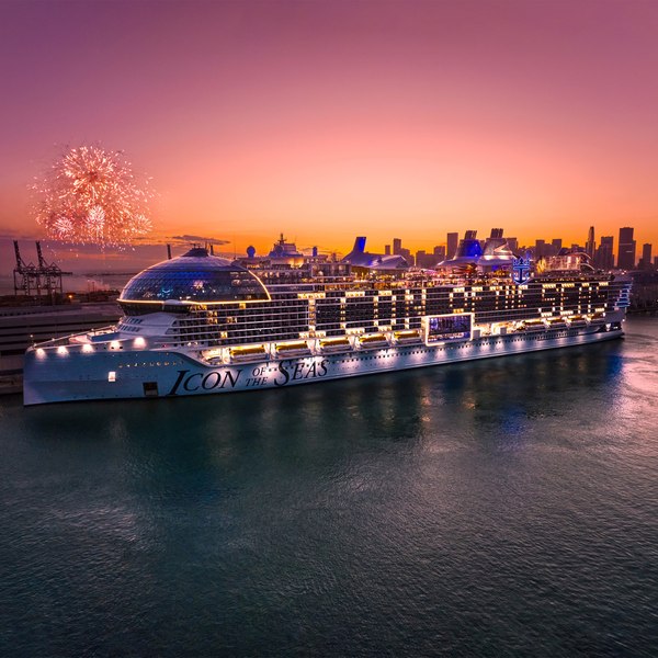 Cel mai mare vas de croazieră din lume a pornit în călătoria inaugurală din Miami VIDEO