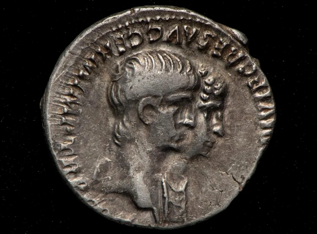 descoperire arheologica valoroasa peste 1 300 de monede de argint intr o oala comoara a fost ingropata in timpul imparatului nero 948116 jpg