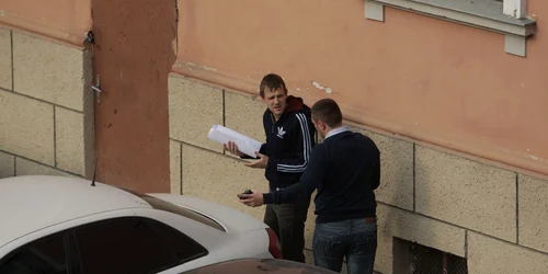 Hackerul a fost prezentat astăzi magistraţilor Judecătoriei Cluj, care au decis arestarea lui pentru 29 de zile.