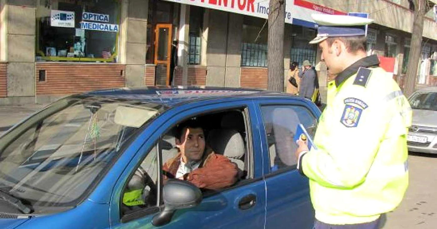 Poliţiştii verifică înpermanenţă dacă şoferii poartă centurile de siguranţă