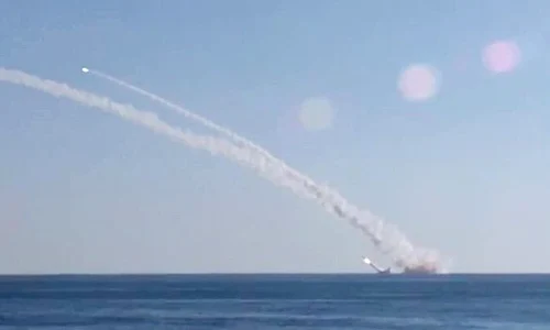 Cu ajutorul submarinului Rostov on Don, armata rusească a lansat rachete către orașul sirian Raqqa jpeg
