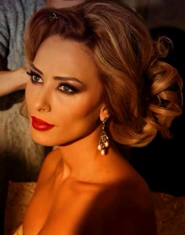 
    Iulia Vântur stă mai mult prin IndiaFOTO: Arhiva personală  