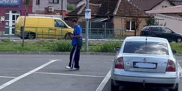 Angajat Recons Arad, beat, împarte amenzi Foto Facebook Aradon