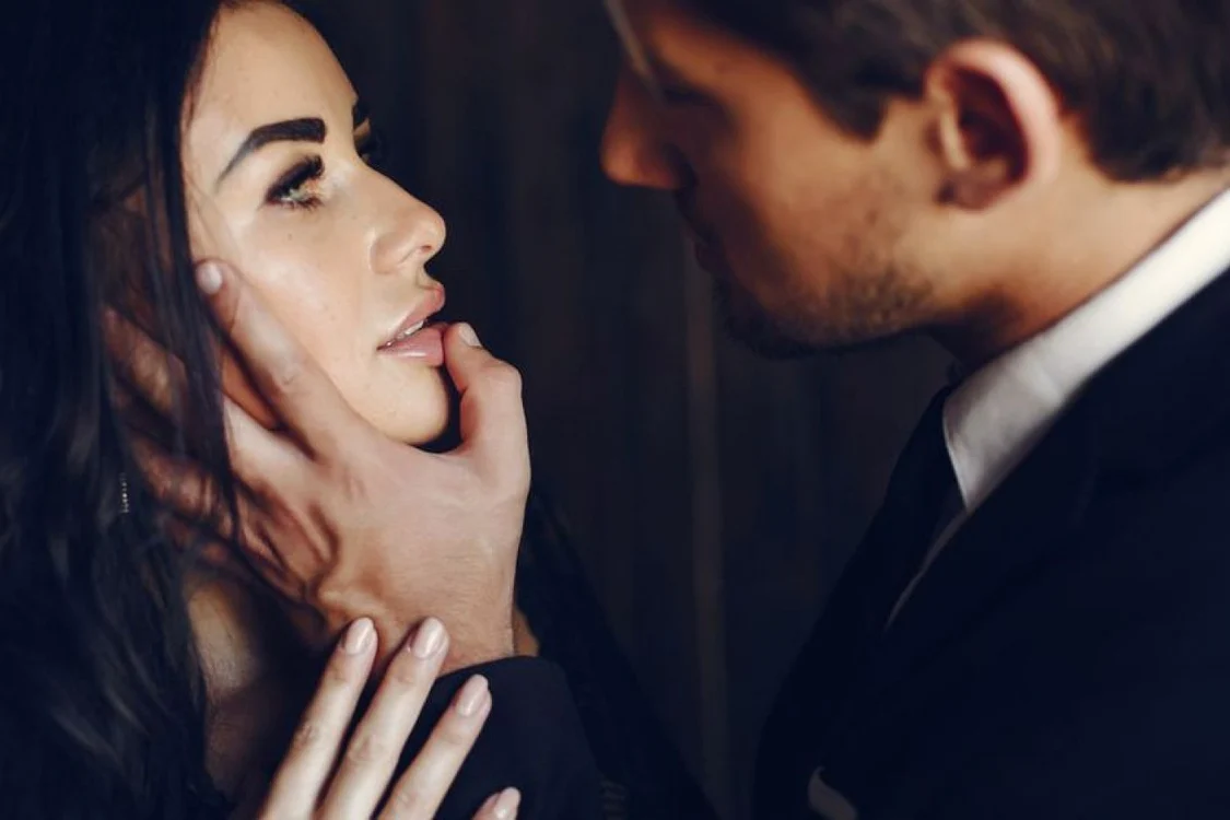 Chimia sexuală poate fi acea dorinţă sexuală impulsivă, care apare când observi pe cineva deosebit FOTO Shutterstock