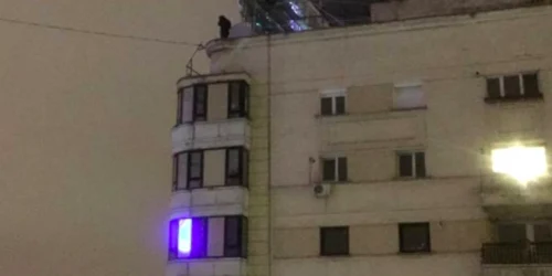 Dan Mihai Bălănescu la proteste pe bloc-turn din Piaţa Victoriei Sursa foto Facebook DMB