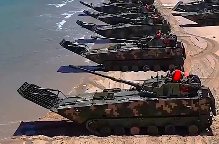 VIDEO China își etalează forța navală în apropierea Taiwanului. Beijingul răspunde cu exerciții amfibii la manevrele militare de amploare ale Taipeiului