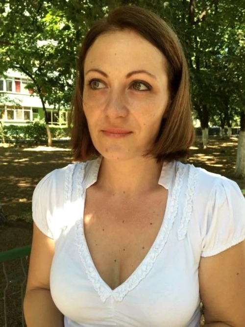 adina tunsa scurt