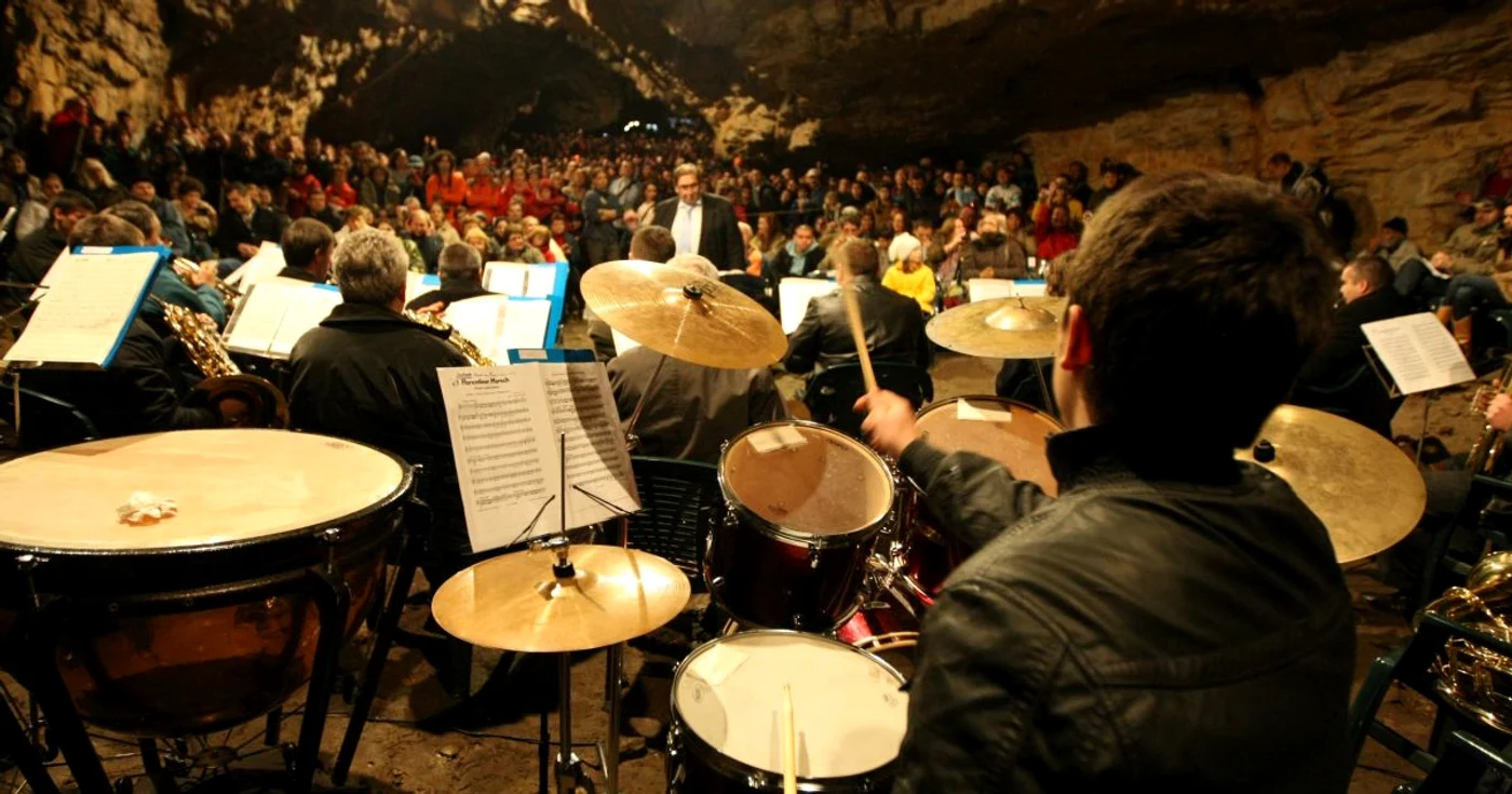 Concertul anual din peştera Româneşti Foto: Remus Runcan