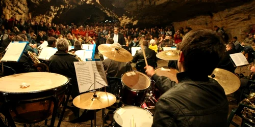 Concertul anual din peştera Româneşti Foto: Remus Runcan